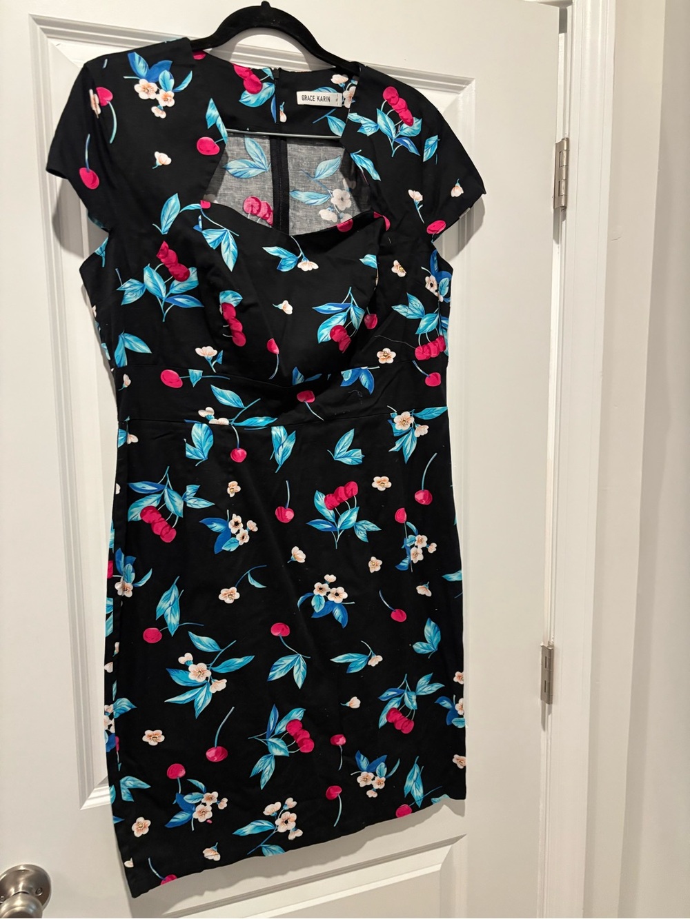 Floral dress 
Size xl 
Brand Grace Karin